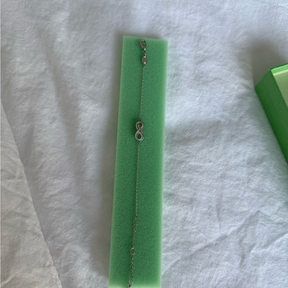 Hyperbola bracelet ♾️
Infinity, White, Rhodium plated - Picture 4 of 4